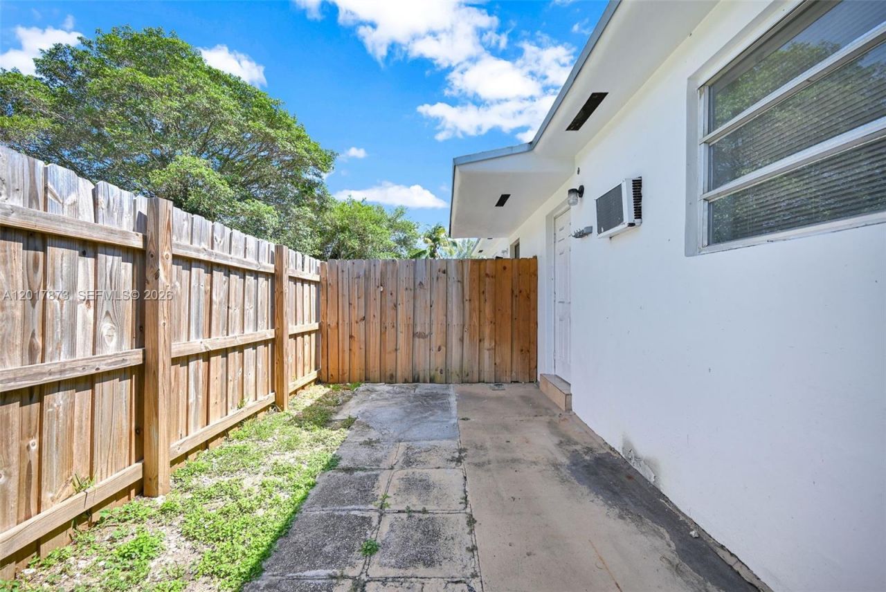 577 NW 90th St , Unit 567-3, El Portal, FL 33150 Photo