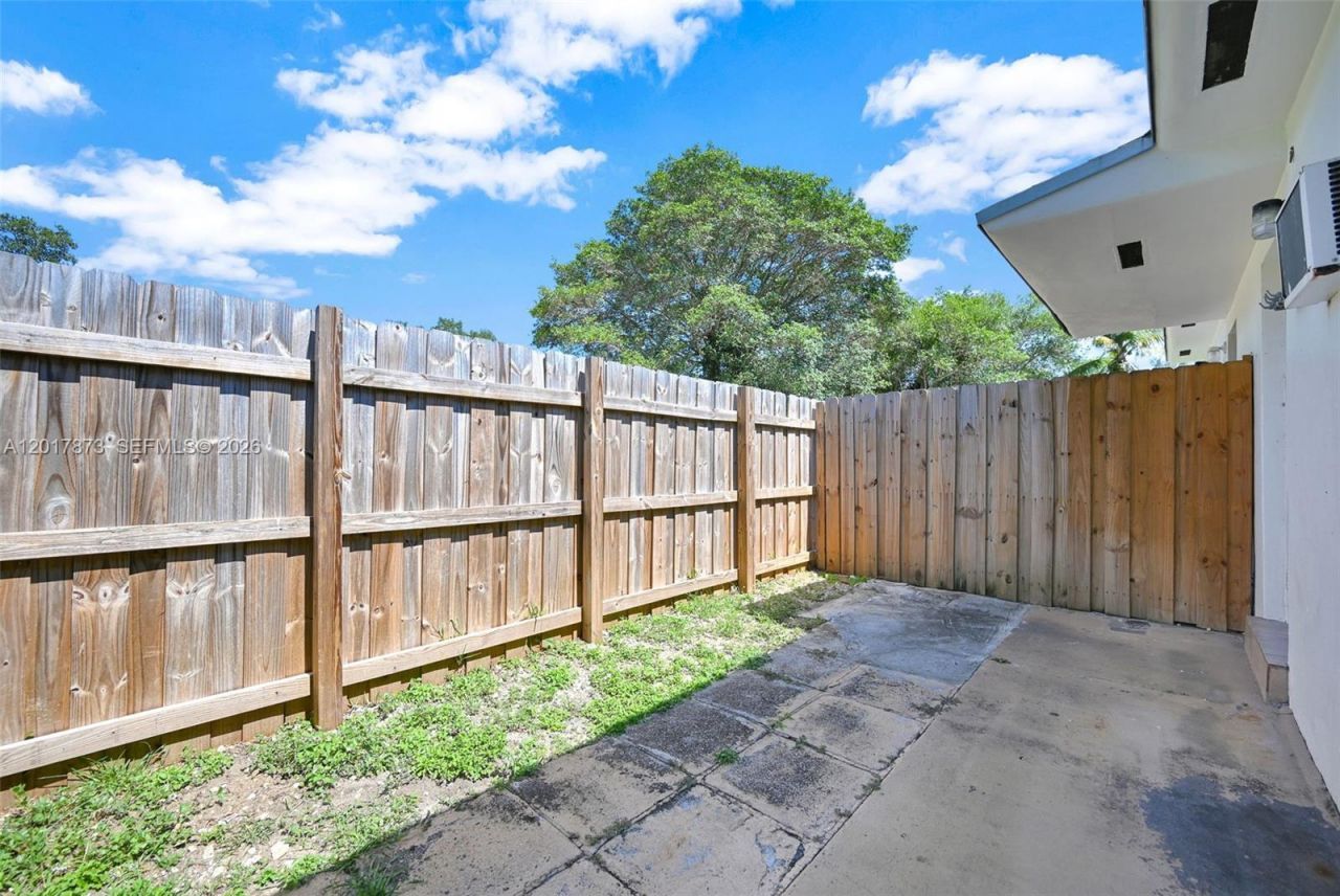 577 NW 90th St , Unit 567-3, El Portal, FL 33150 Photo