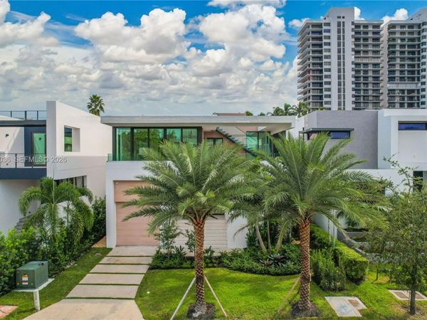 1092 N Venetian Dr , Miami, FL 33139