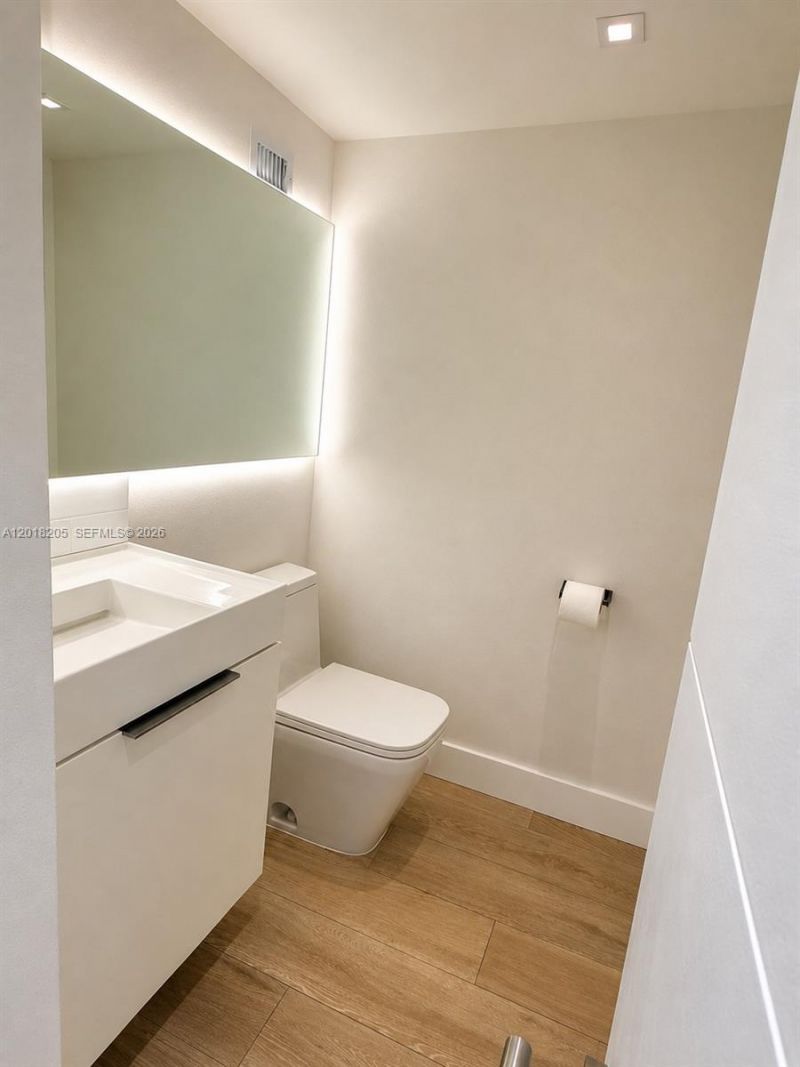 5 Island Ave , Unit 9B, Miami Beach, FL 33139 Photo