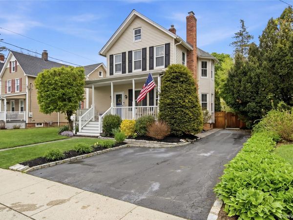 26 Chestnut Street , Glen Cove, NY 11542