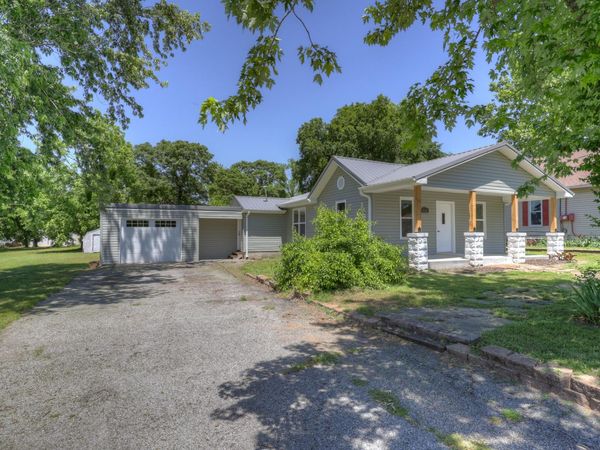 416 E 4th Street , Baxter Springs, KS 66713