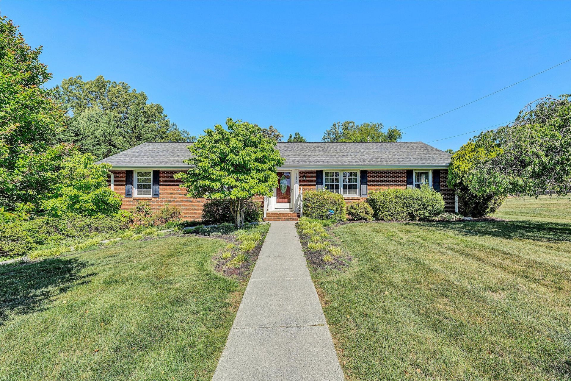 6244 N Barrens Rd, Roanoke, VA 24019 Main Photo