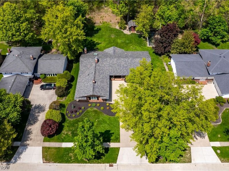 13730 Arrowhead Trail, Middleburg Heights, OH 44130 Photo 3