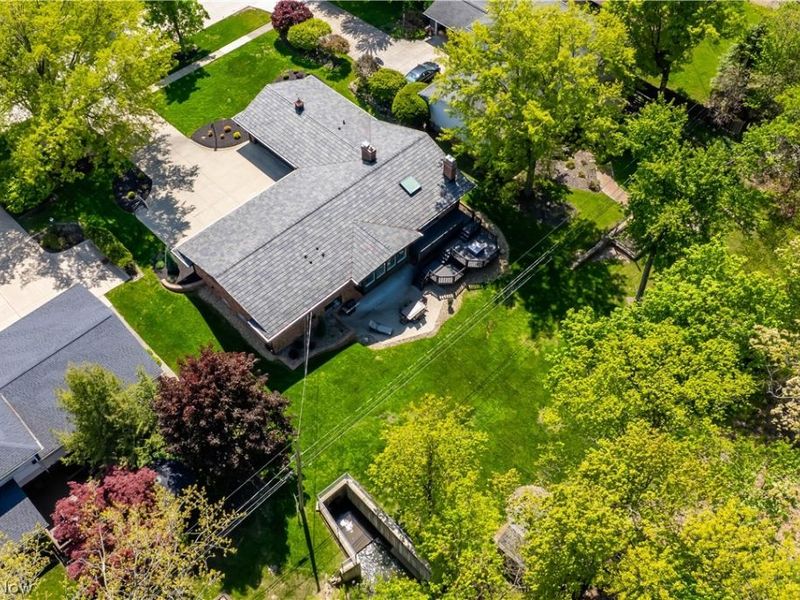 13730 Arrowhead Trail, Middleburg Heights, OH 44130 Photo 4