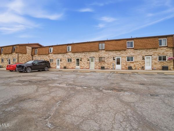 728 Fairway Drive , Wauseon, OH 43567