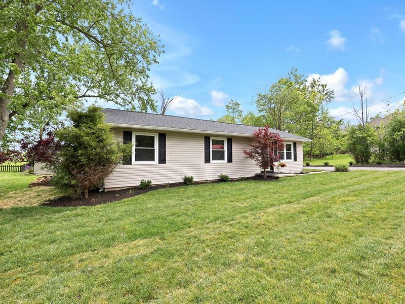 6375 W Mohican Drive, Powell, OH 43065 Photo 3