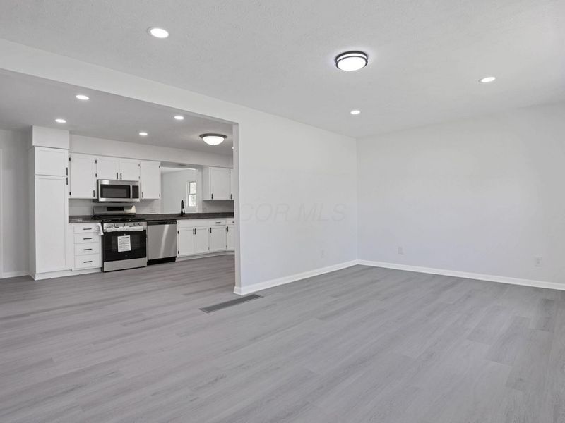 6375 W Mohican Drive, Powell, OH 43065 Photo 7