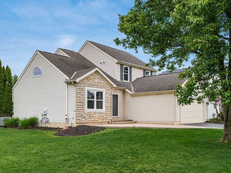 363 Abbotsbury Court, Westerville, OH 43082 Photo 3