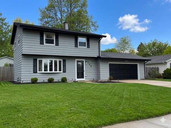 229 S Claremont Rd, Saukville, WI 53080