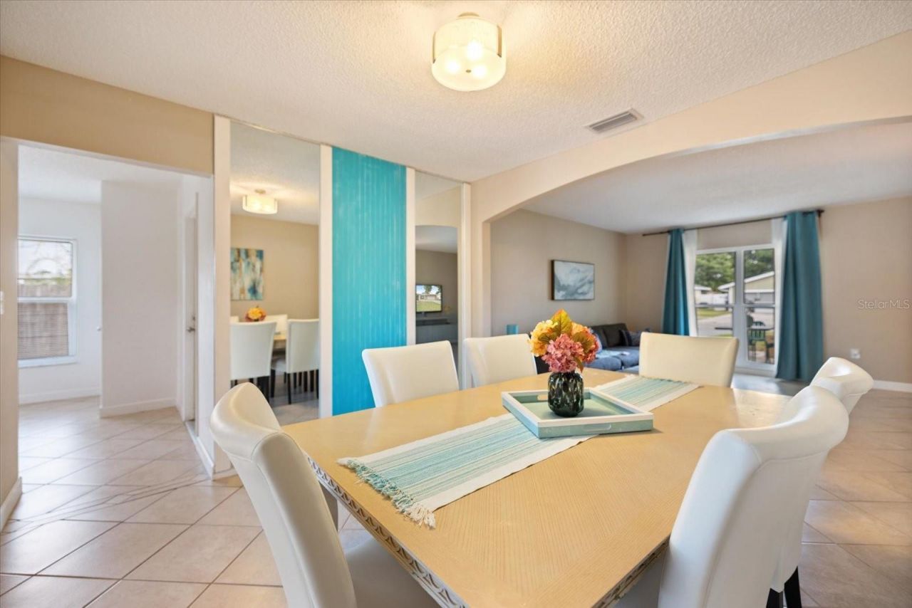818 Plum Tree Lane, Sarasota, FL 34243 Photo