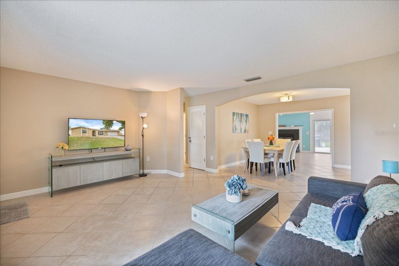 818 Plum Tree Lane, Sarasota, FL 34243 Photo