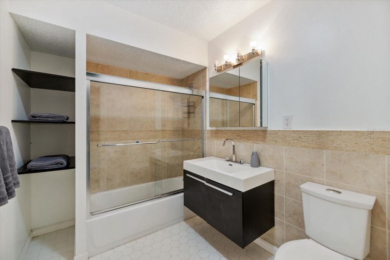 818 Plum Tree Lane, Sarasota, FL 34243 Photo