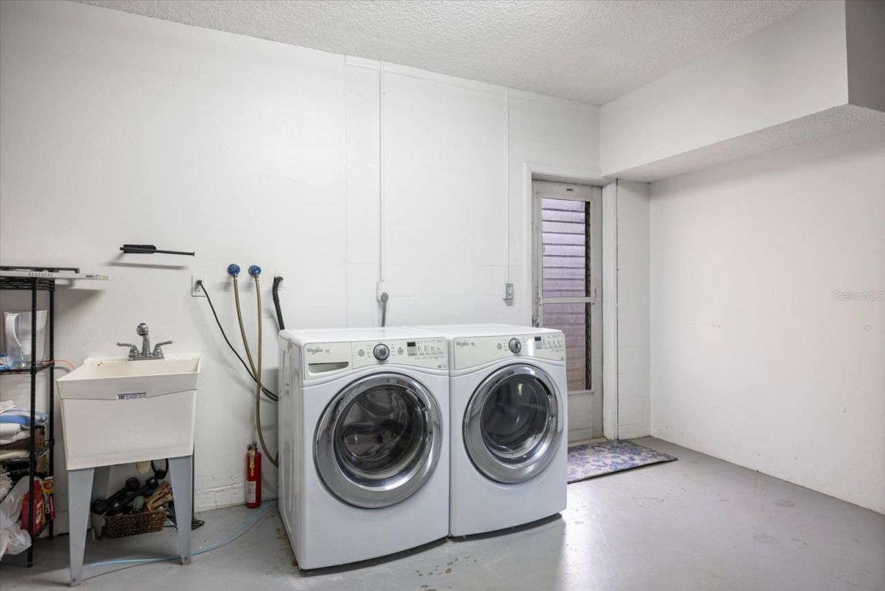 818 Plum Tree Lane, Sarasota, FL 34243 Photo