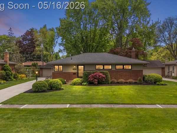 16933 Lauderdale Avenue, Beverly Hills Vlg, MI 48025
