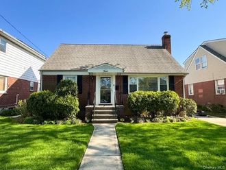 4 Powell Place New Hyde Park, NY 11040