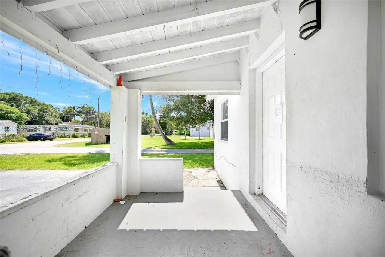 577 NW 90th St , Unit 555, El Portal, FL 33150 Photo