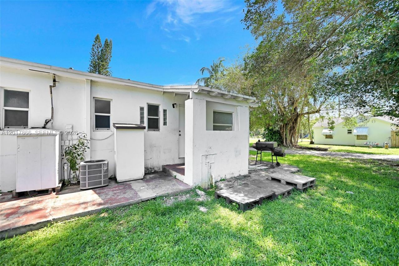 577 NW 90th St , Unit 555, El Portal, FL 33150 Photo