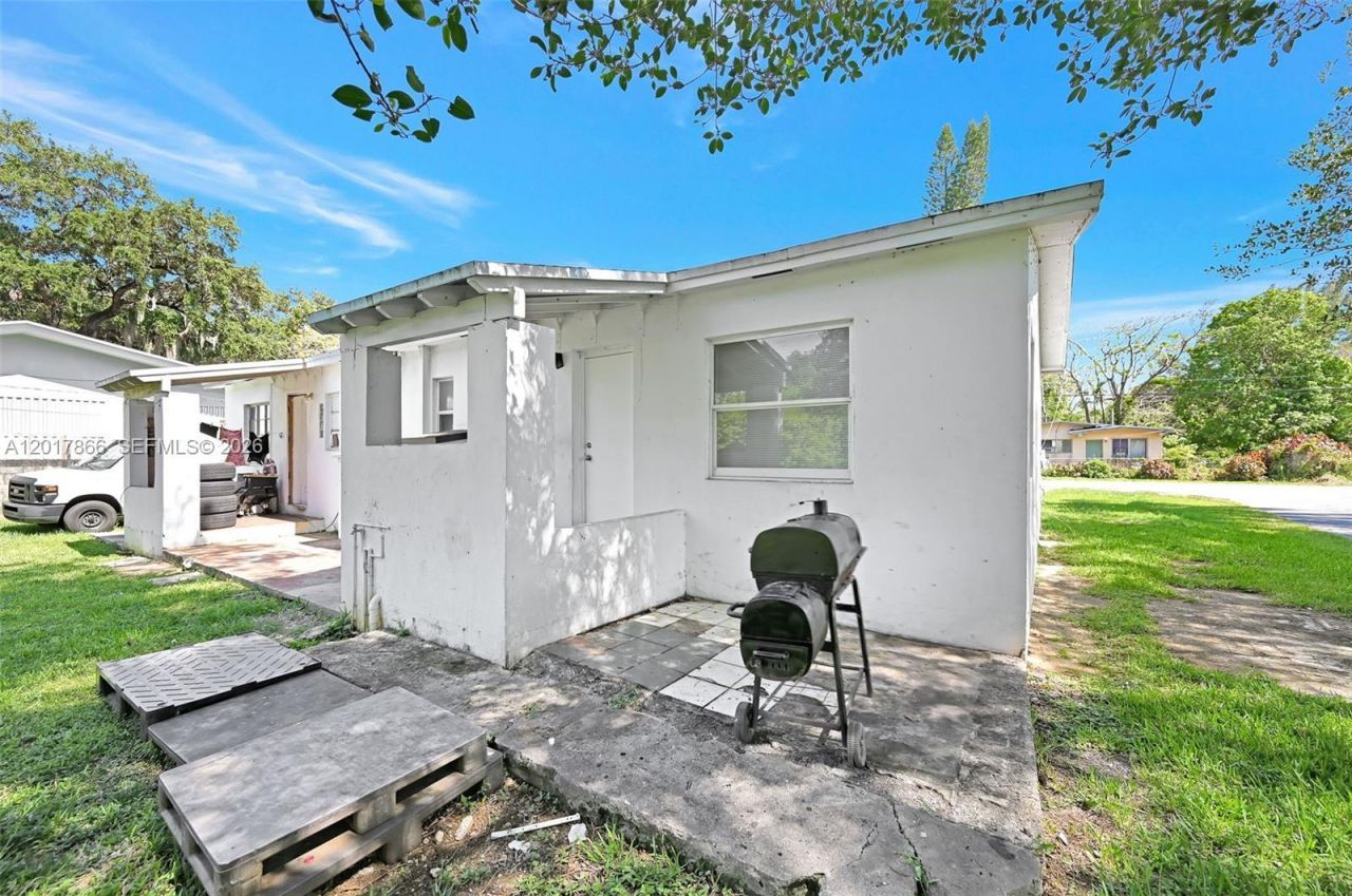 577 NW 90th St , Unit 555, El Portal, FL 33150 Photo