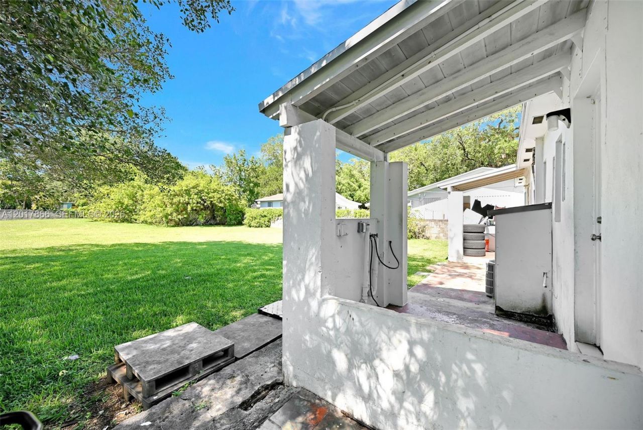 577 NW 90th St , Unit 555, El Portal, FL 33150 Photo
