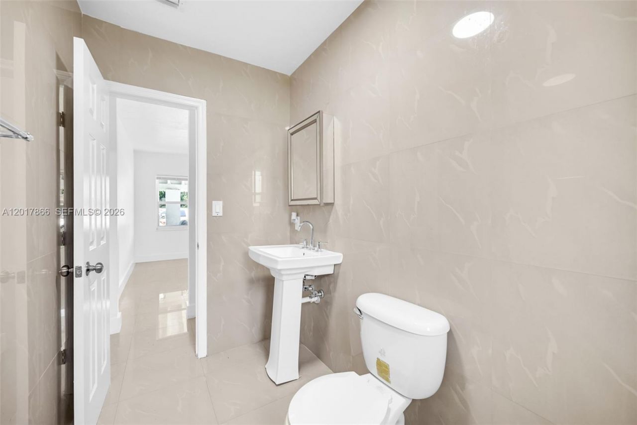 577 NW 90th St , Unit 555, El Portal, FL 33150 Photo