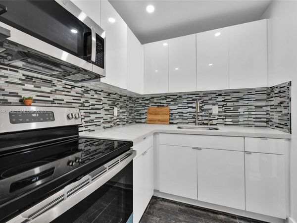 1051 SW 1st St , Unit 401, Miami, FL 33130