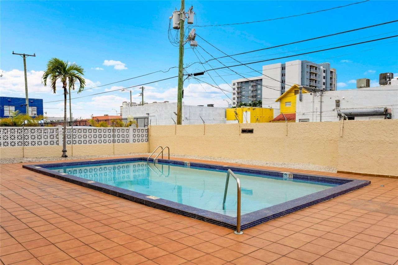 1051 SW 1st St , Unit 401, Miami, FL 33130 Photo