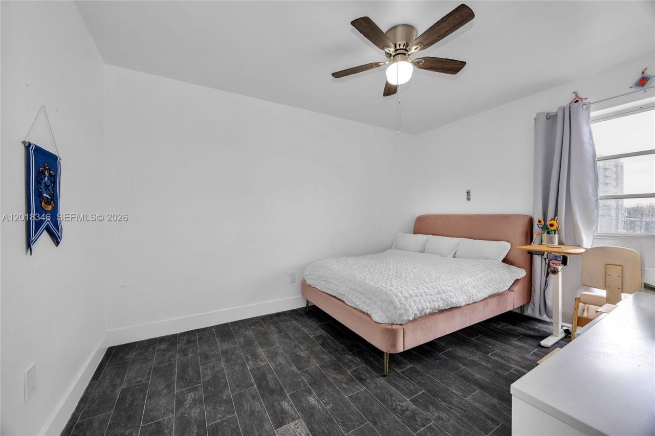 1051 SW 1st St , Unit 401, Miami, FL 33130 Photo