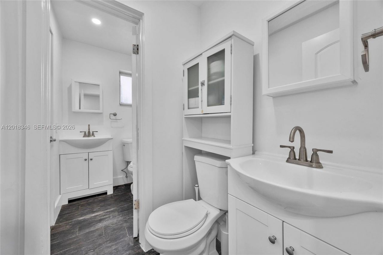 1051 SW 1st St , Unit 401, Miami, FL 33130 Photo