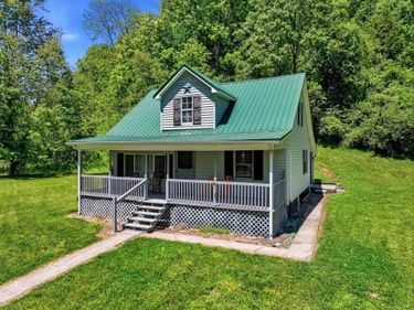656 Coon Creek, Hurricane, WV 25526