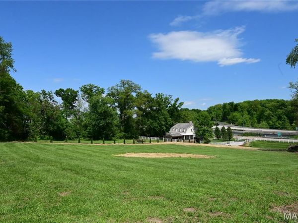63 S Woods Mill Road, Chesterfield, MO 63017