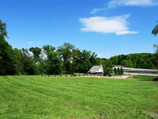 63 S Woods Mill Road, Chesterfield, MO 63017