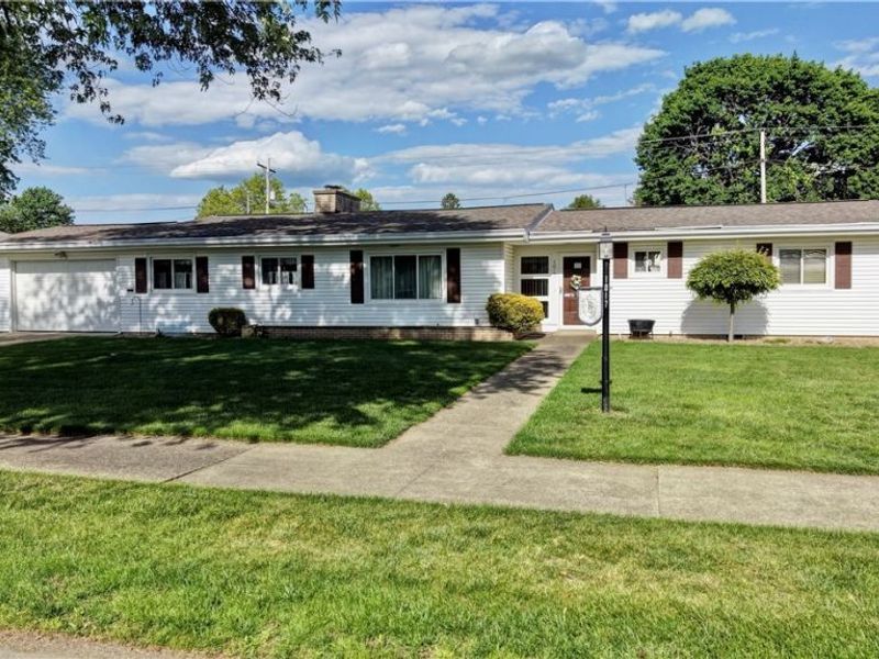 1017 Kaderly Street NW, New Philadelphia, OH 44663 Photo 1