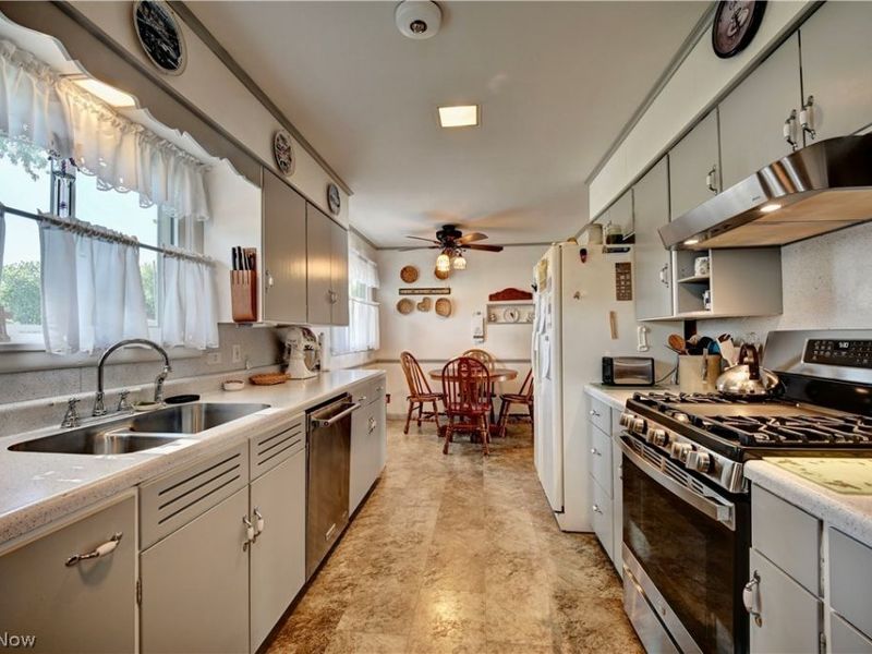 1017 Kaderly Street NW, New Philadelphia, OH 44663 Photo 5