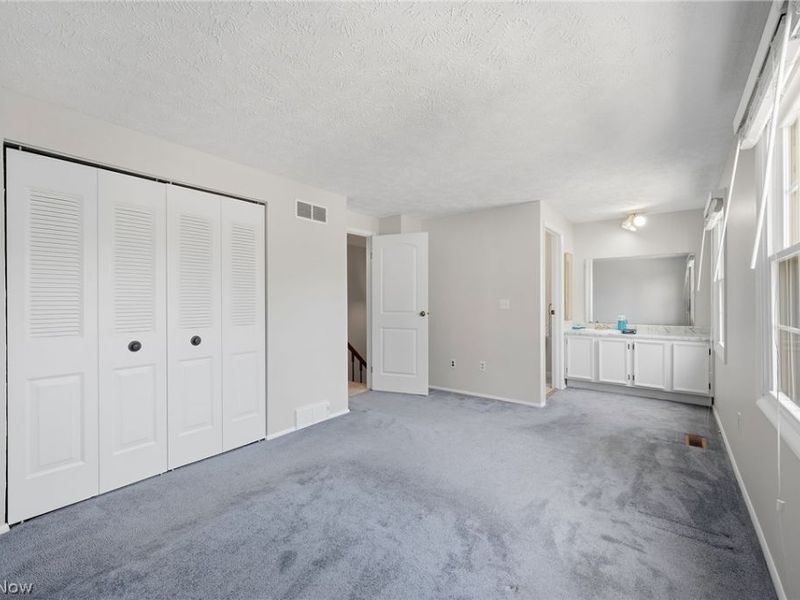 7396 S Chestnut Commons Drive, Mentor, OH 44060 Photo 13