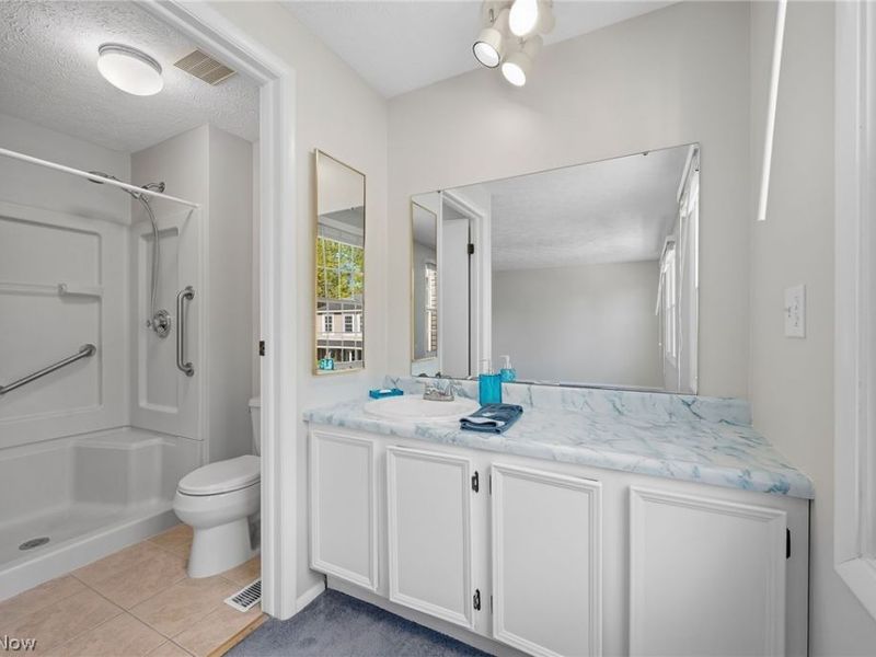 7396 S Chestnut Commons Drive, Mentor, OH 44060 Photo 14