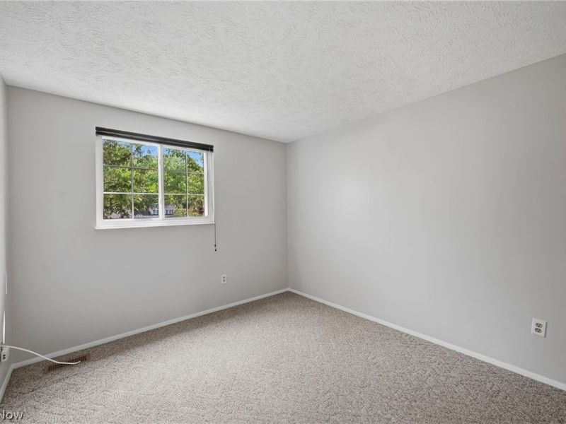 7396 S Chestnut Commons Drive, Mentor, OH 44060 Photo 17