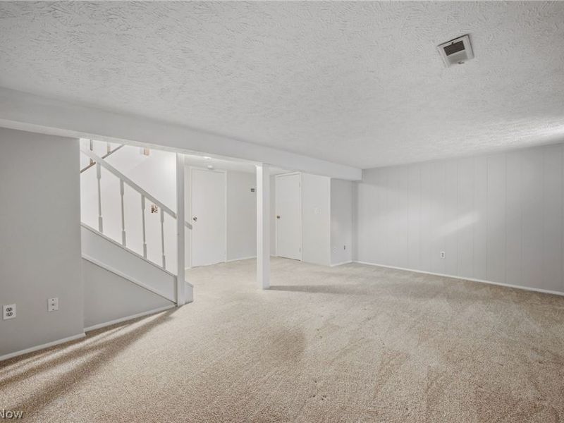 7396 S Chestnut Commons Drive, Mentor, OH 44060 Photo 20