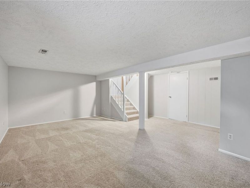 7396 S Chestnut Commons Drive, Mentor, OH 44060 Photo 20