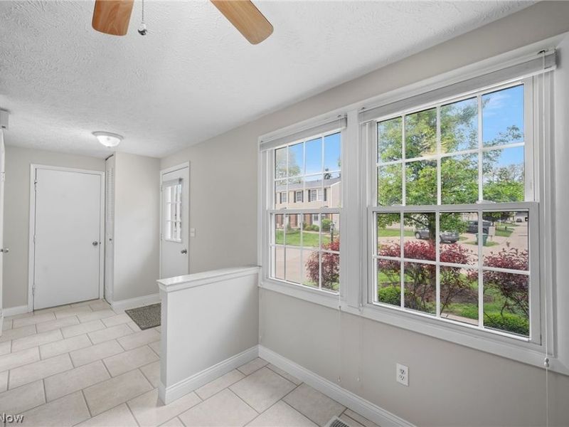 7396 S Chestnut Commons Drive, Mentor, OH 44060 Photo 3