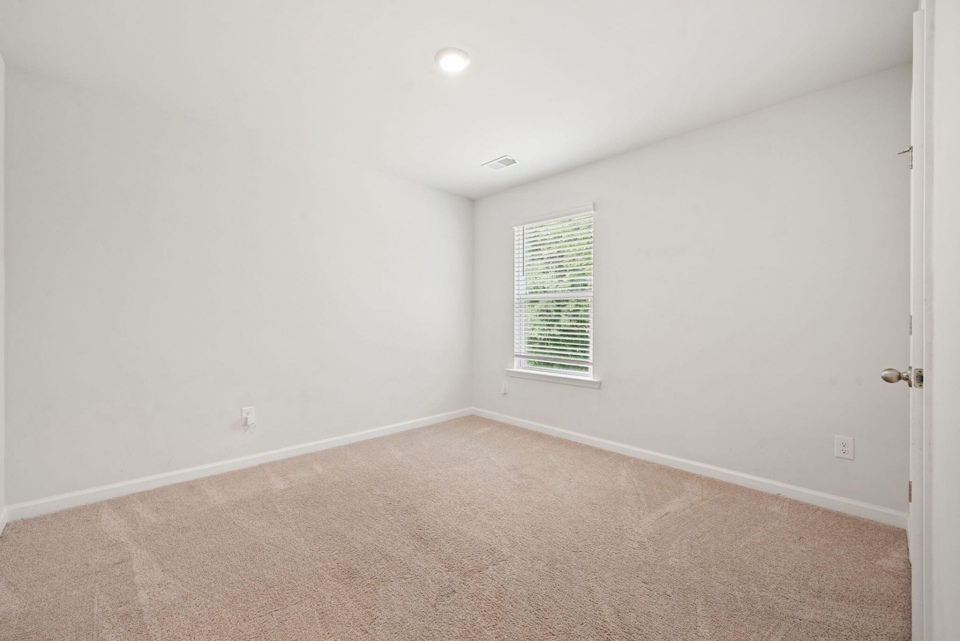 655 Silver Spruce Street Photo 31