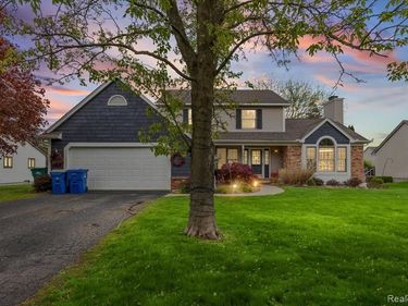 7694 Woodside Place, Waterford Twp, MI 48327