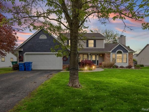 7694 Woodside Place, Waterford Twp, MI 48327