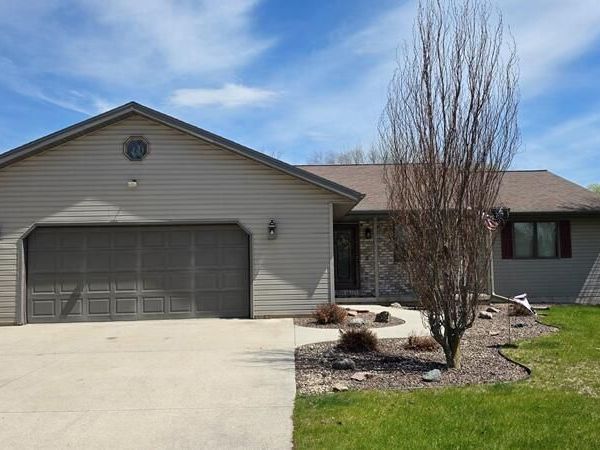 1209 Stonebridge DRIVE, Howards Grove, WI 53083