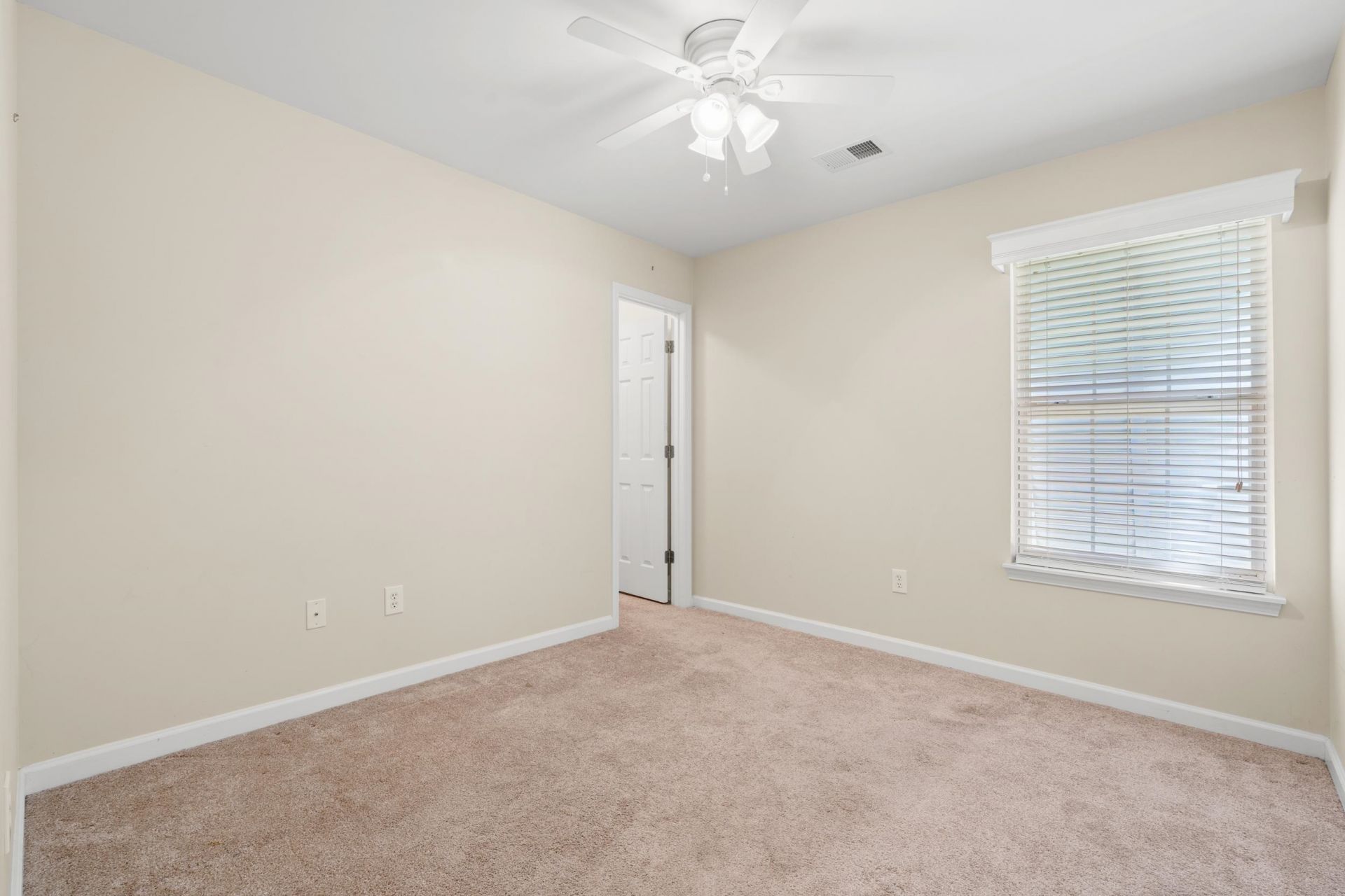 4712 Peony Circle Photo 16