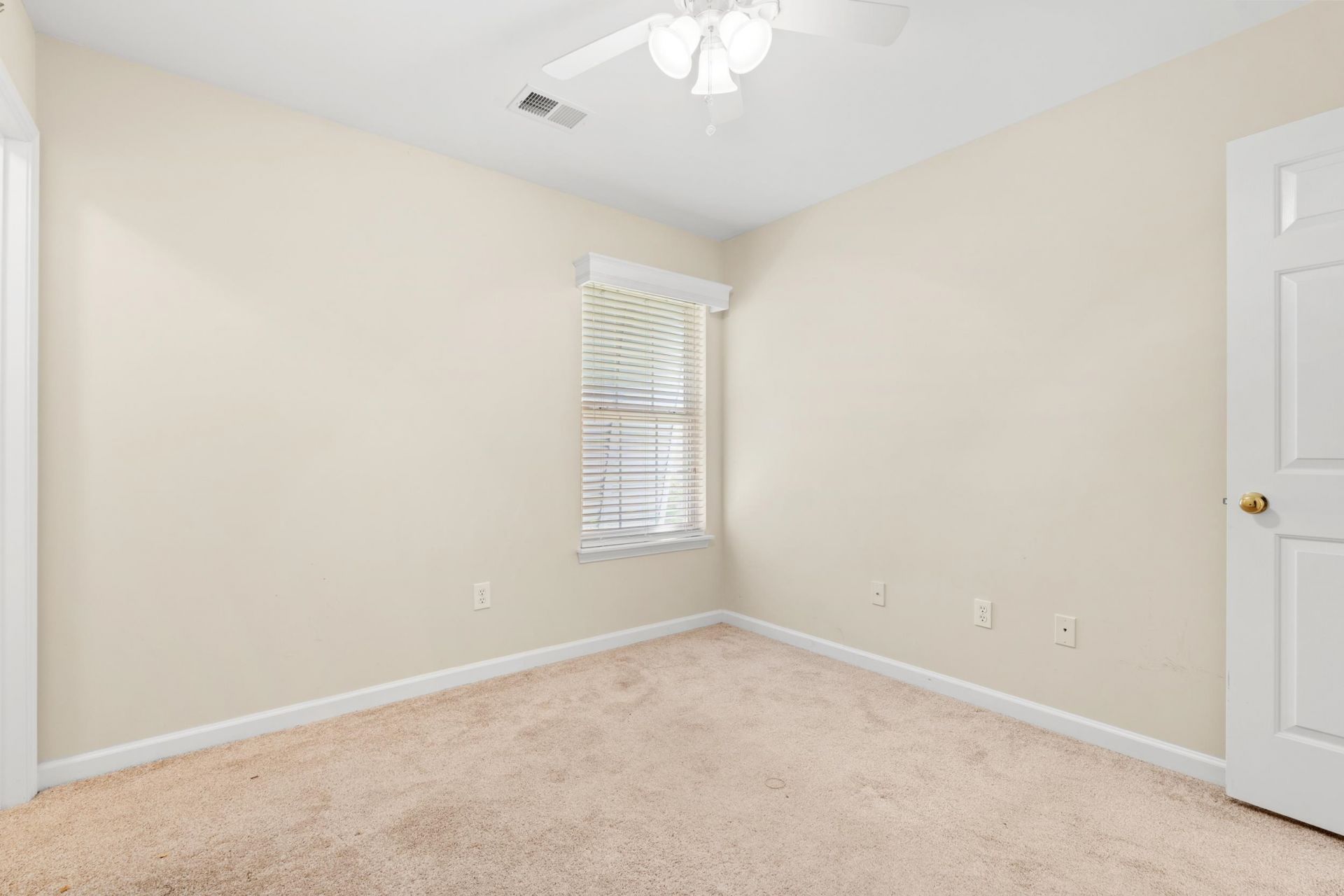 4712 Peony Circle Photo 17
