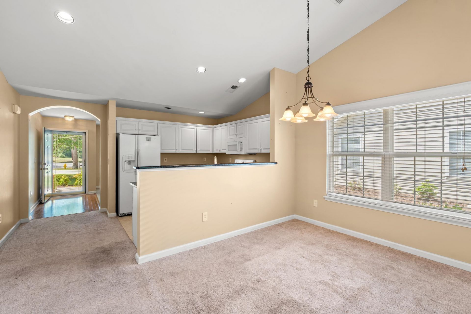 4712 Peony Circle Photo 3