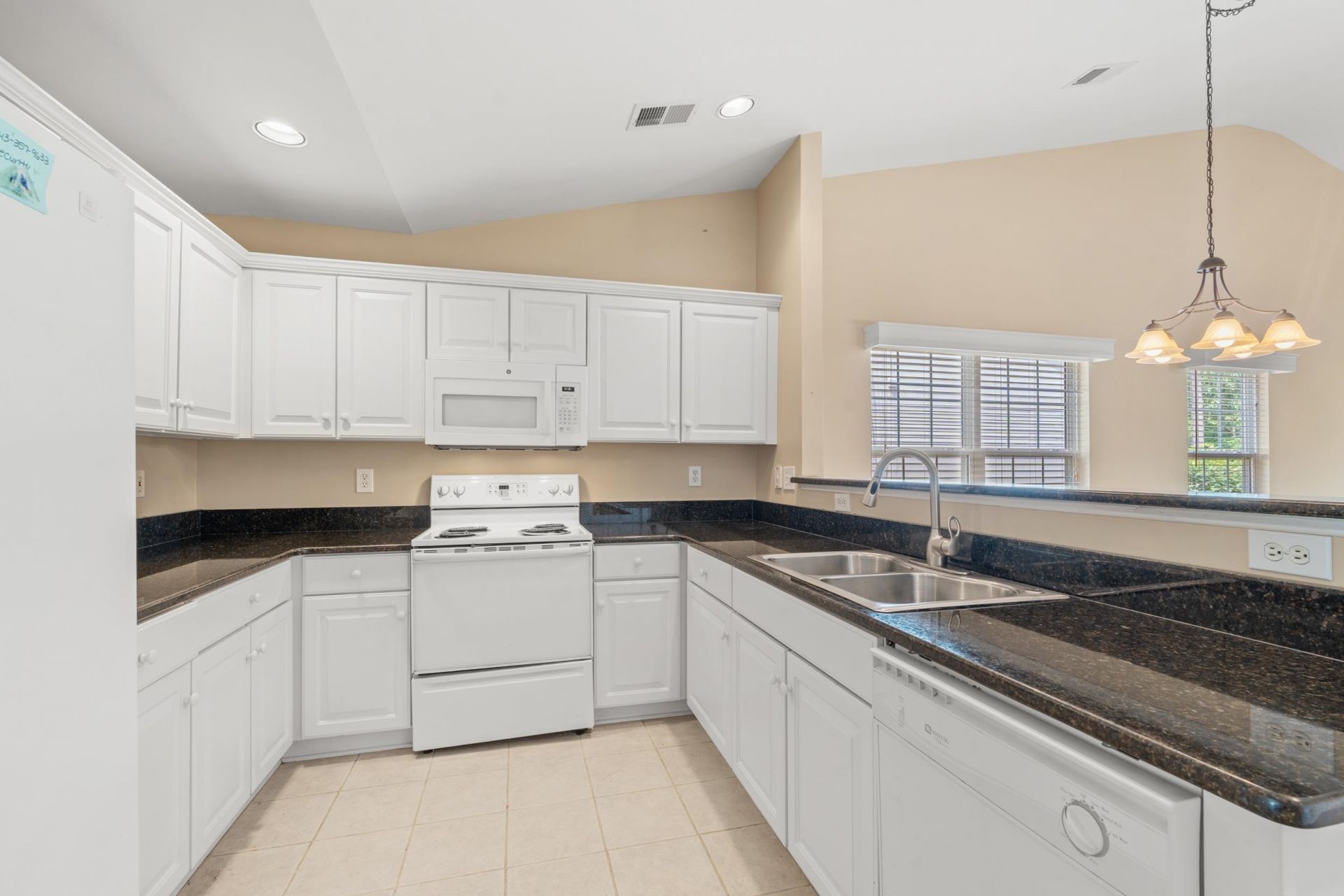 4712 Peony Circle Photo 8