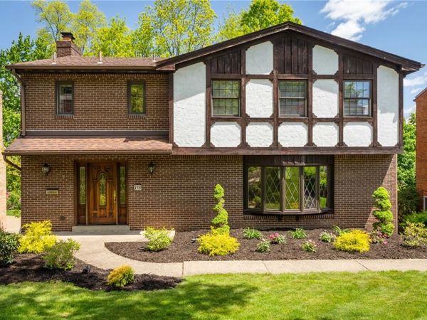219 Main Entrance Dr , Pittsburgh, PA 15228