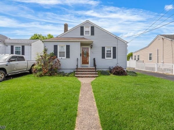 101 Westminster Pl, Saddle Brook, NJ 07663